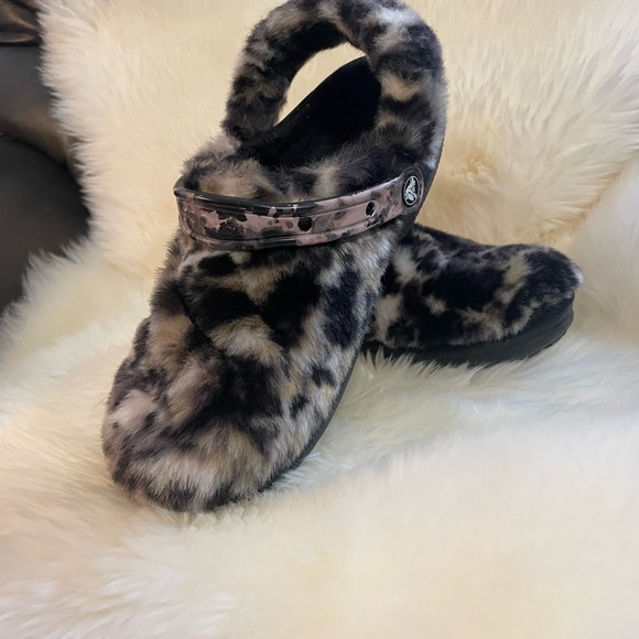 Ladies Crocs Animal Print - Picture 7 of 7